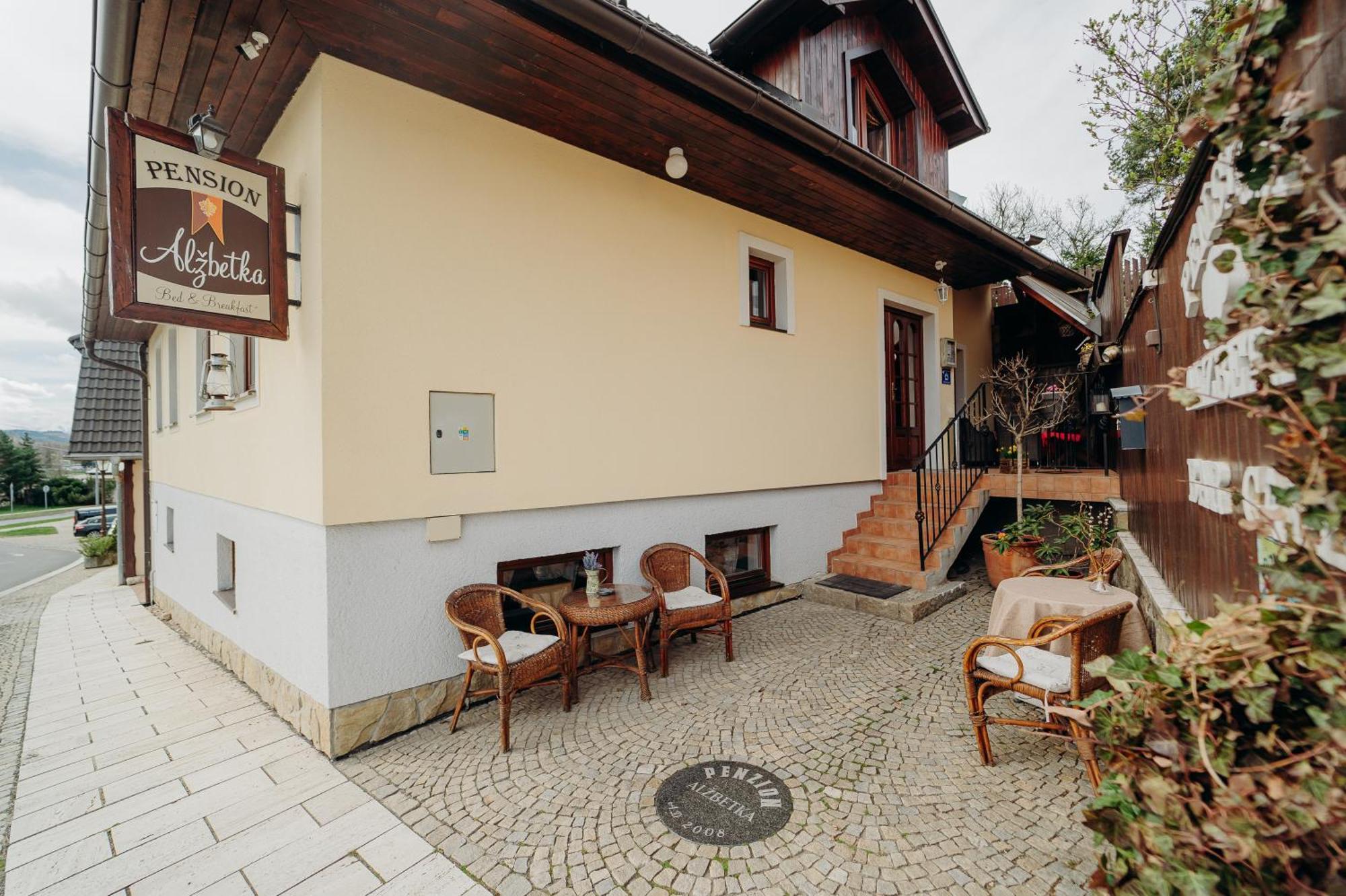 Penzion Alzbetka Poprad Exterior foto
